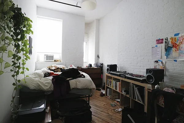 Rented by City Connections Realty | media 15