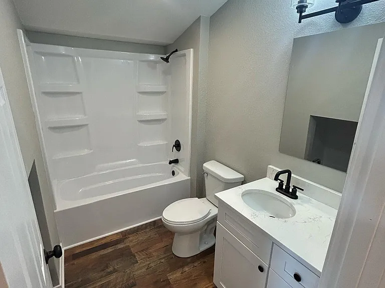 1628 Erie St #2 — Photo 9