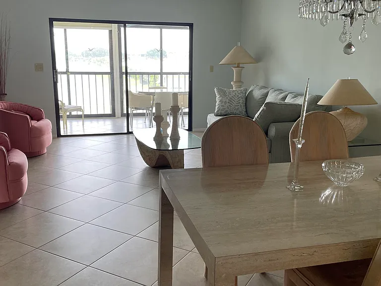 6866 Huntington Ln #305 — Photo 15