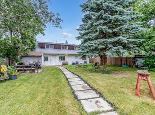 5224 S 50th Ave, Sylvan Lake, AB T4S 1E7