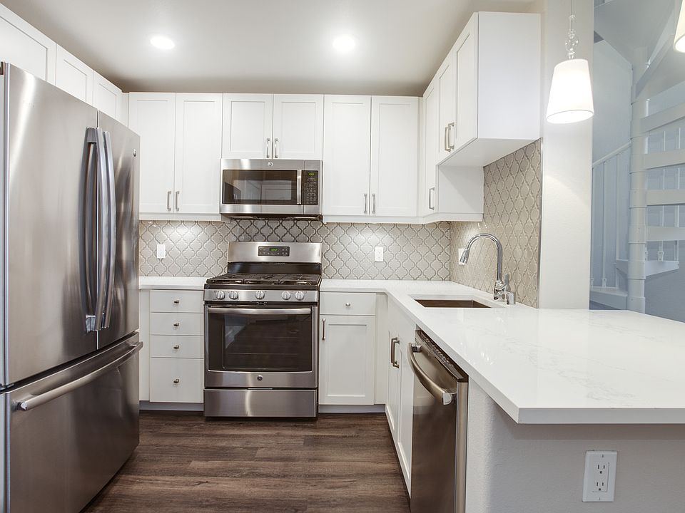 Premier kitchen with a breakfast bar and lots of cabinet and counter space