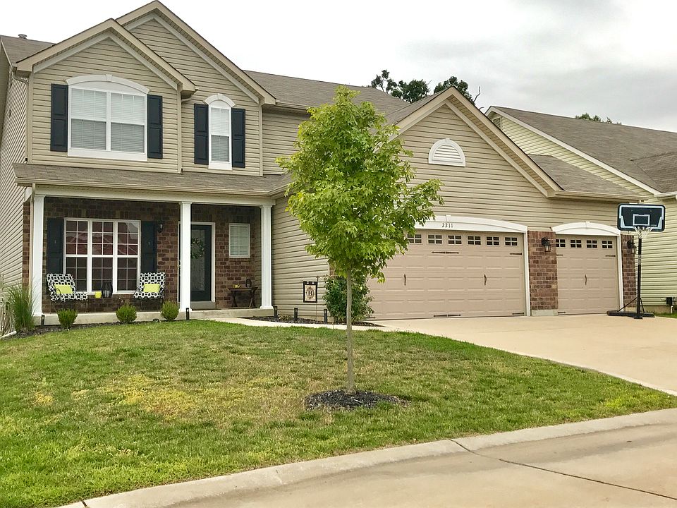 2nd image of 2211 Bay Tree Dr