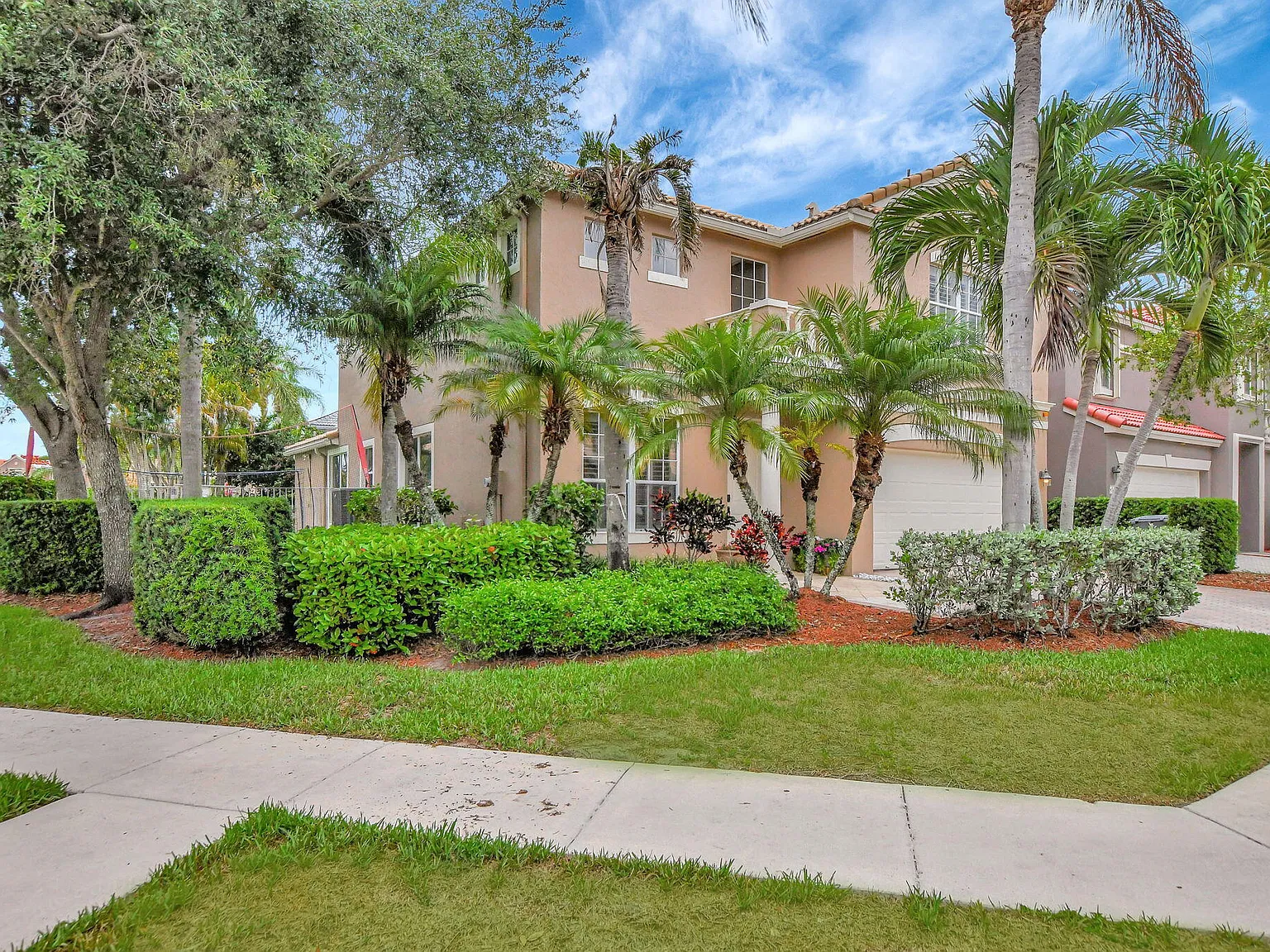 4 bed, 3.5 bath, 2675 sqft, $5,800 — Photo 2