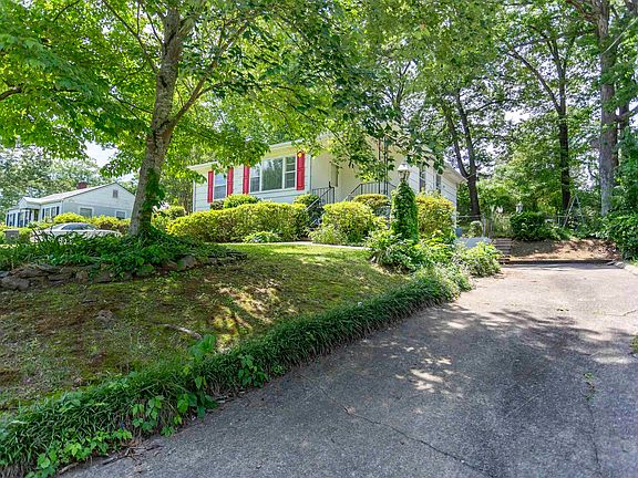 5th image of 210 Ridgeway Rd
