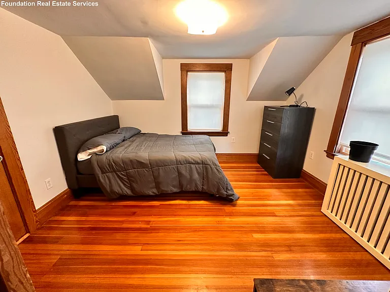 16 Middle St — Photo 8
