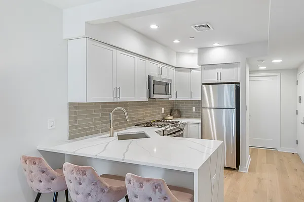 Sold by Amorelli Realty | media 26