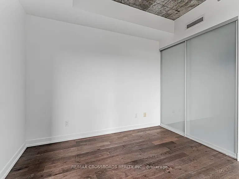 560 King St W #524 — Photo 20