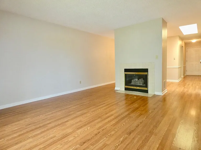 804 Abbey Cir — Photo 8