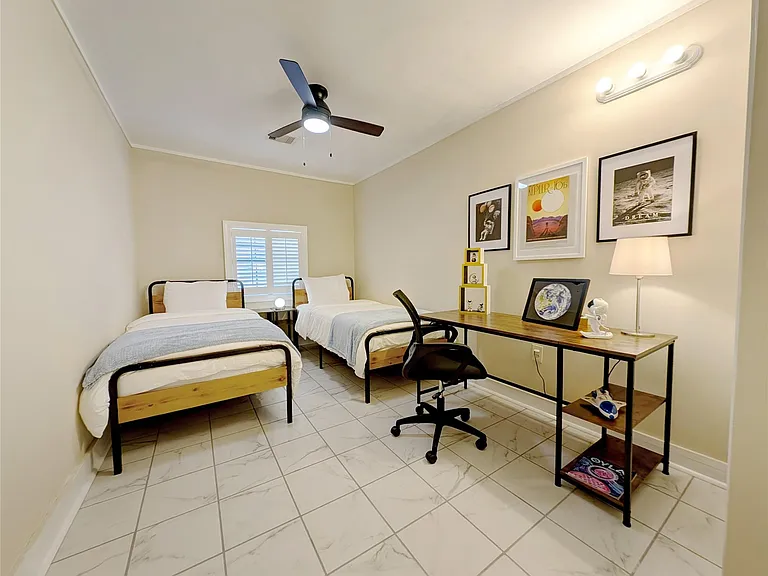 3215 Royal Oaks Dr — Photo 19