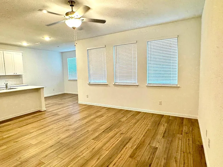 1012 Longleaf Ln — Photo 6