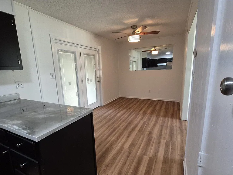 852 Garnet St — Photo 3