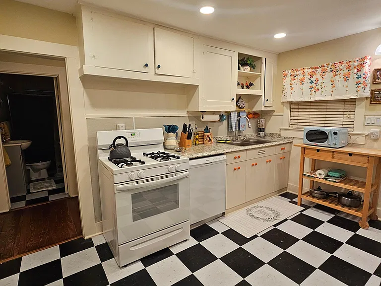 1026 Euclid St #2 — Photo 21