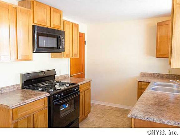 3rd image of 208 Church Pkwy
