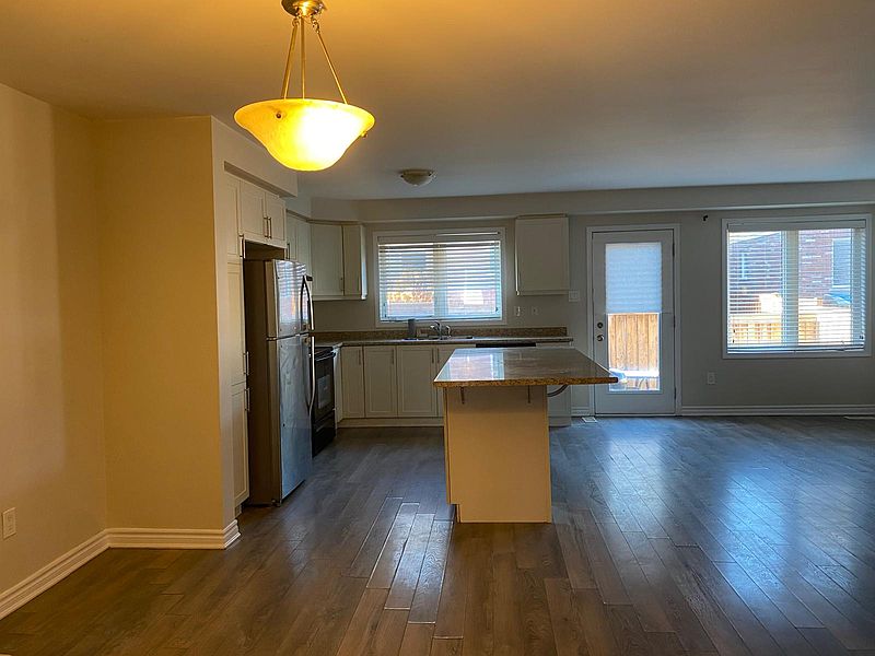 Brampton Townhouse for rent - 4 Bedrooms — photo 4