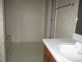 4th image of 1605 Picadilly Ct NE