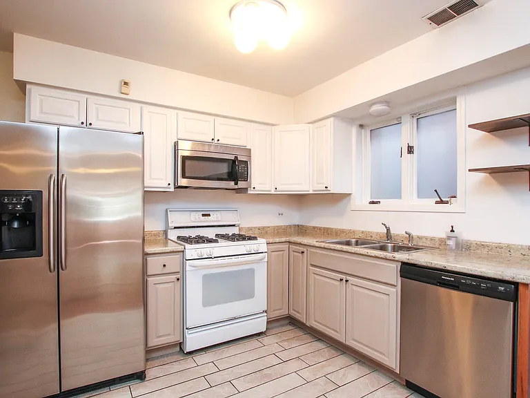 814 S Bell Ave #G — Photo 8
