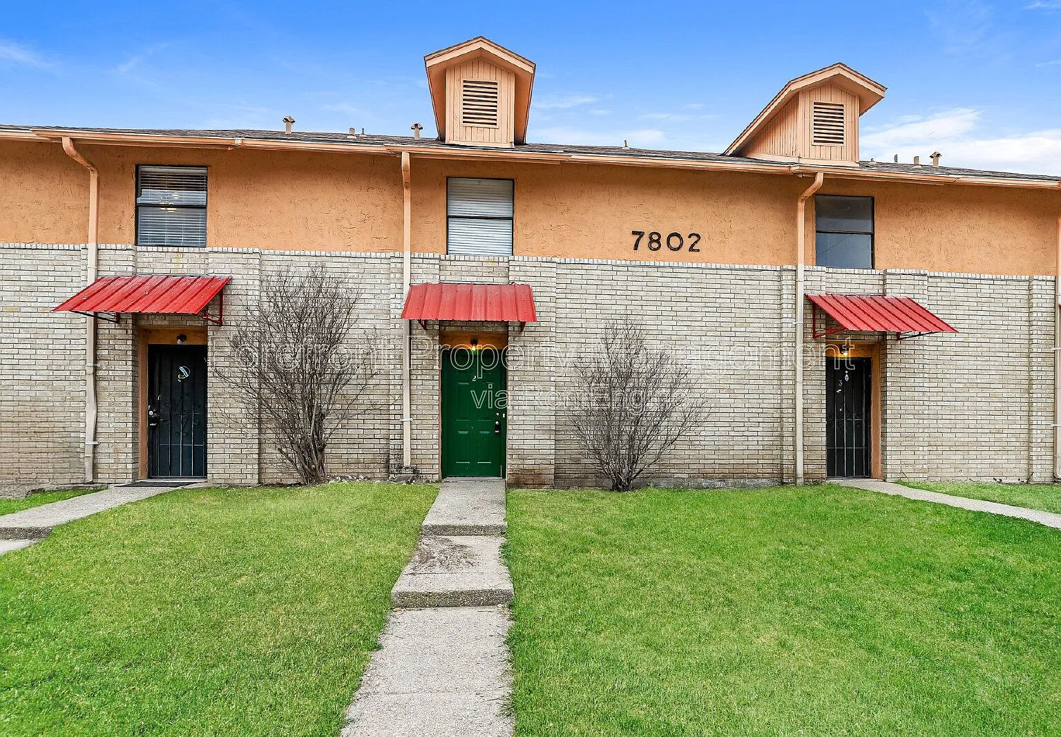 2 bed, 2.5 bath, $1,100 — Photo 2