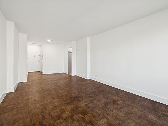 3rd image of 210 E 15th St APT 9P