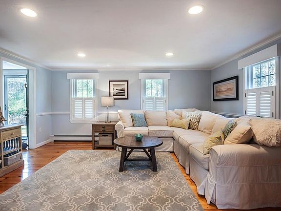 2nd image of 626 Mayflower St