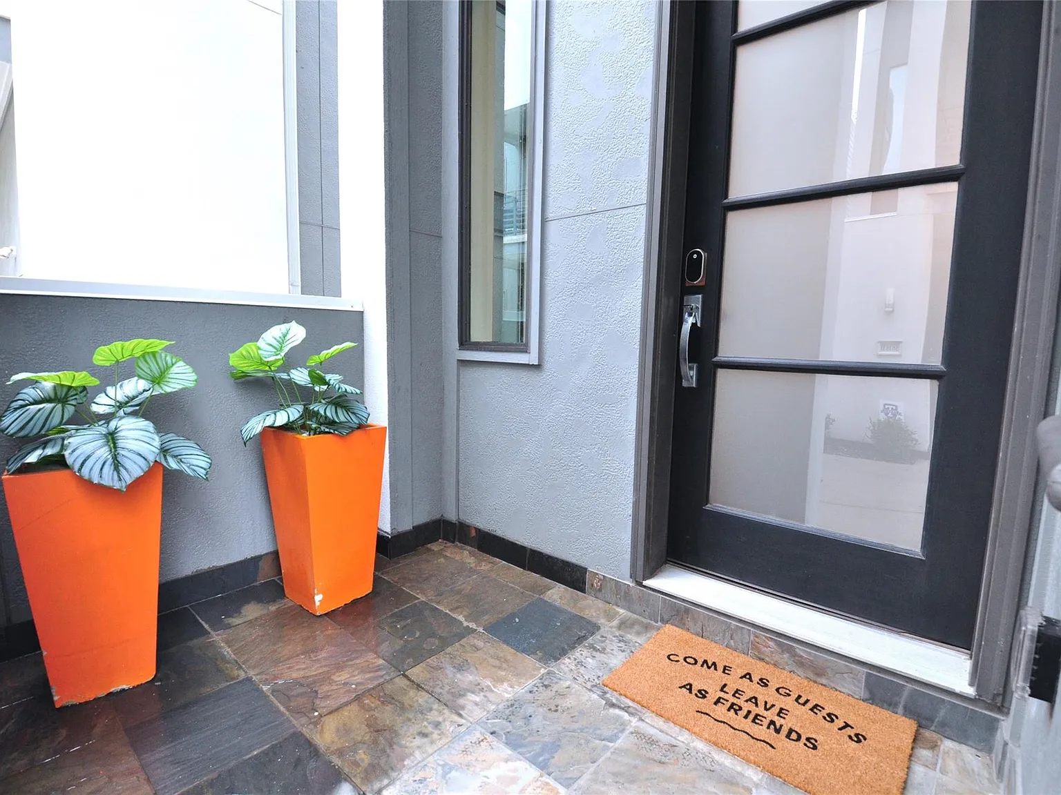 3 bed, 3.5 bath, 2472 sqft, $4,100 — Photo 3