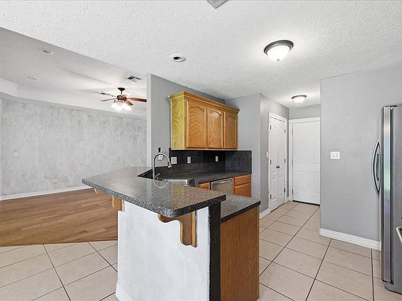 5th image of 624 S 9th St