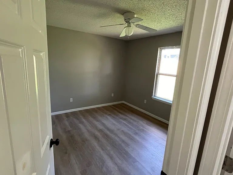 3930 Overland Dr — Photo 6