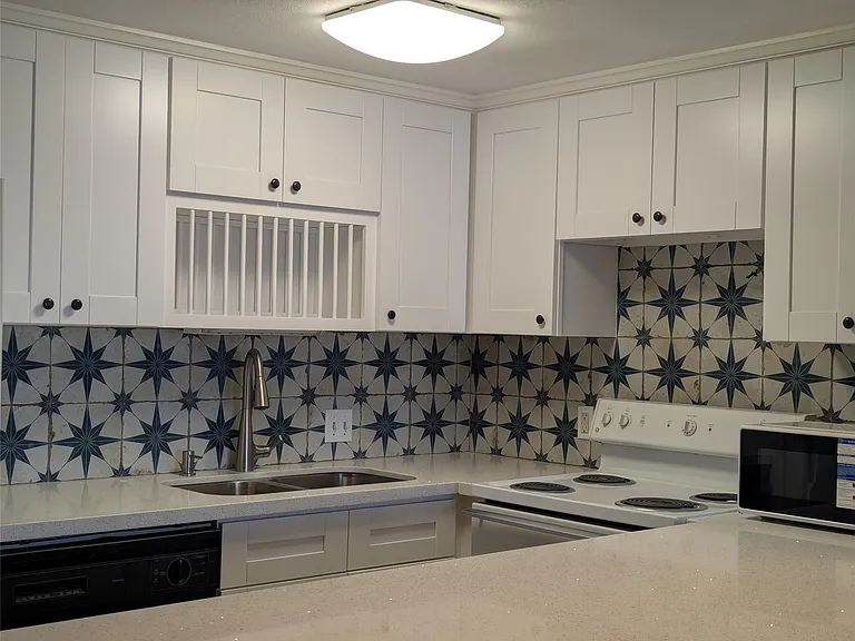 7520 Hornwood Dr #402 — Photo 16