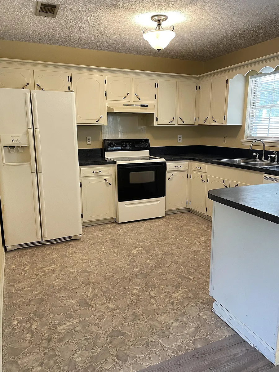 Building Photo - 1219 Port Arthur Ter