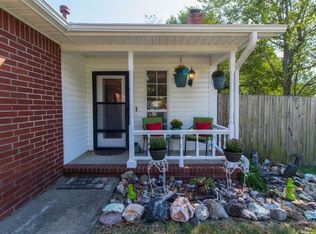 1018 W Linden St, Rogers, AR 72756