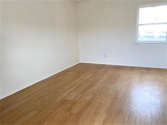3rd image of 2945 De La Vina St APT 4