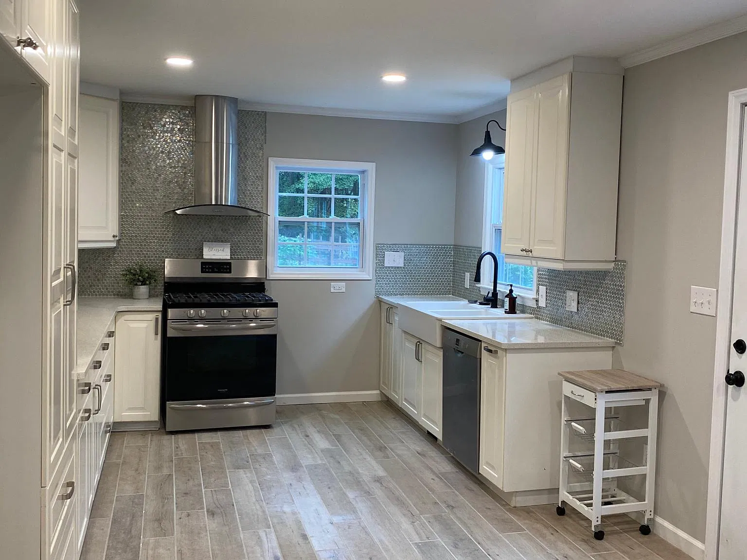 3 bed, 2049 sqft, $2,500 — Photo 2