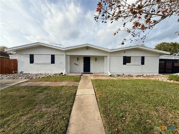 2221 McPherson Dr, Port Lavaca, TX 77979