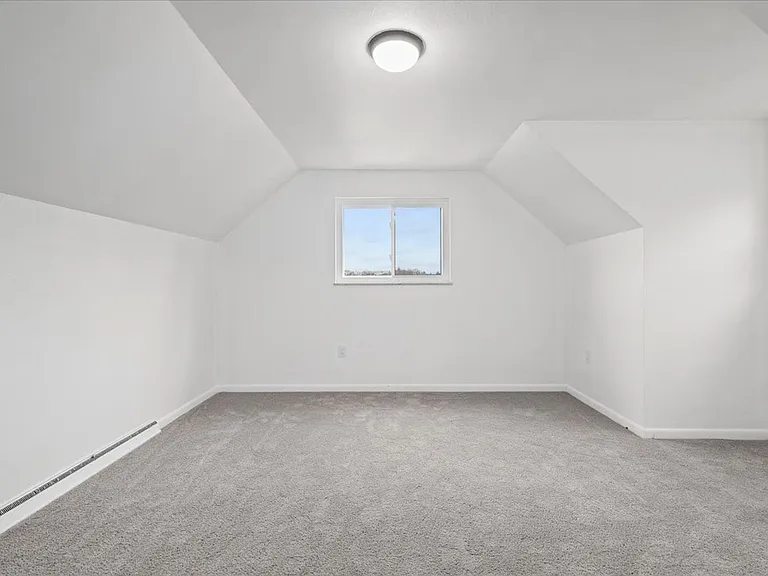 1303 Cloverdale St — Photo 18