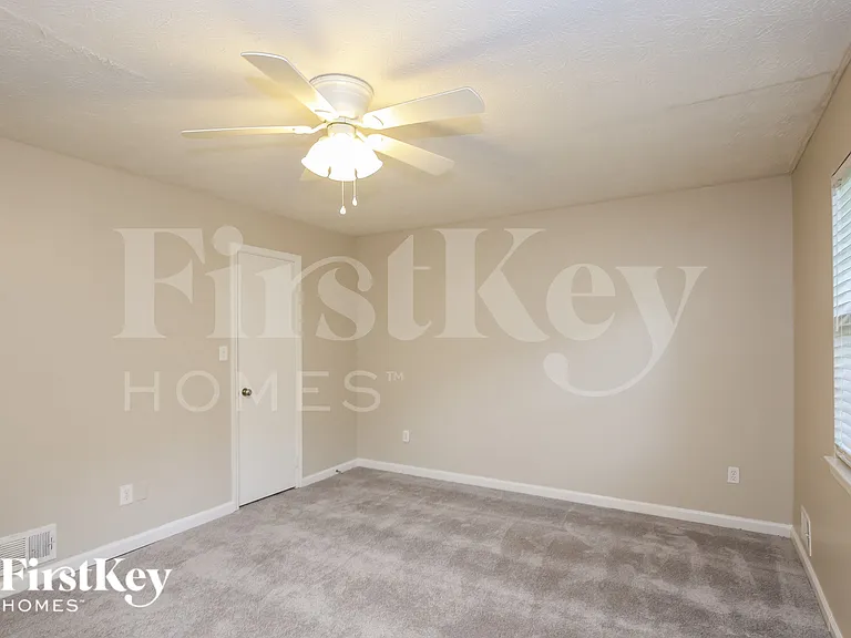 3800 Charlotte Dr — Photo 9