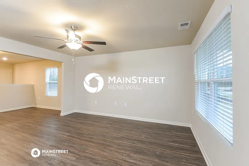 690 Clover Circle — Photo 3