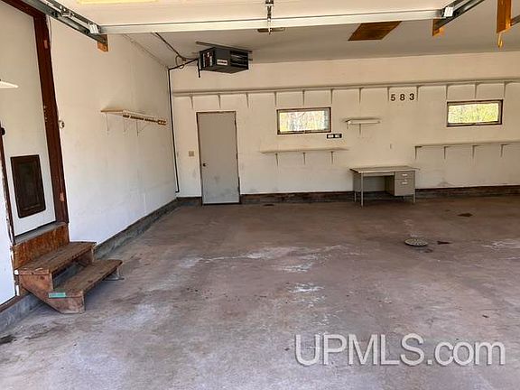 4th image of 583 Alsace Ave