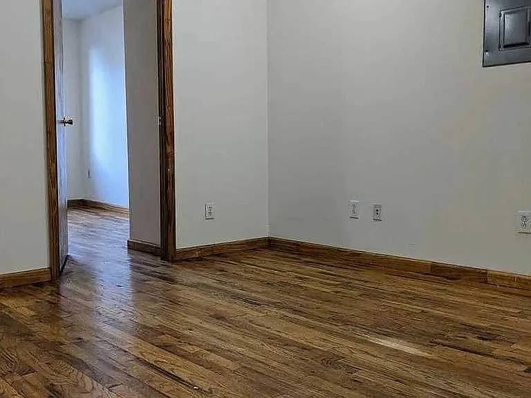 540 E 5th St #18 — Photo 17