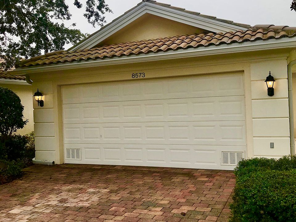1st image of 8573 SE Retreat Dr