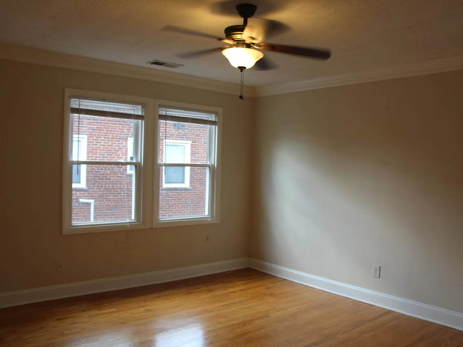 Recently Renovated, Park View, Three Blocks From Va Square Metro — Photo 4