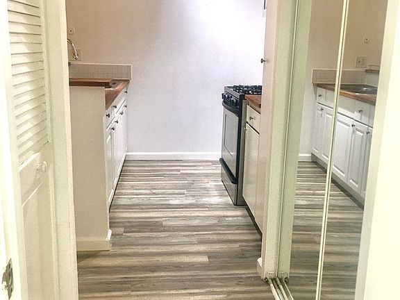 3rd image of 18645 Hatteras St Unit 302