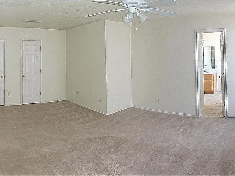 2903 Westwood Dr — Photo 10