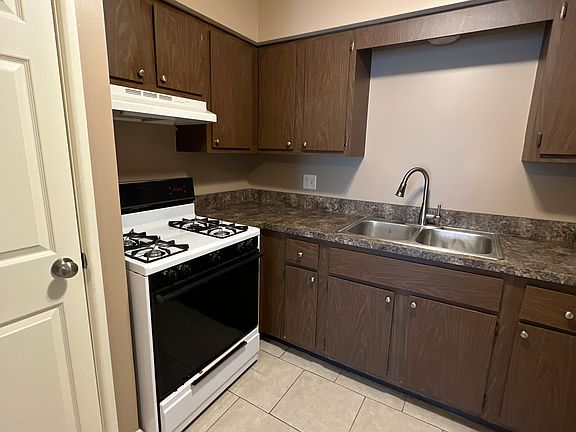2nd image of 2600 S 70th St #41