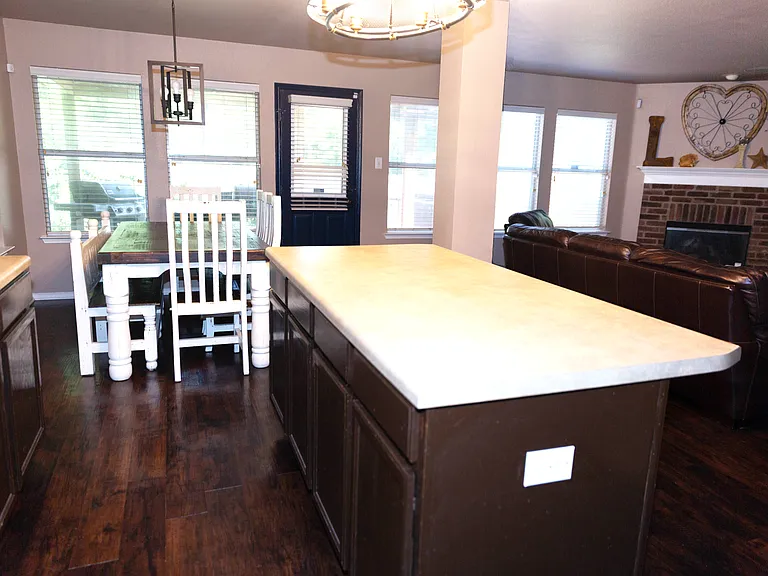 218 Mulberry Dr — Photo 3