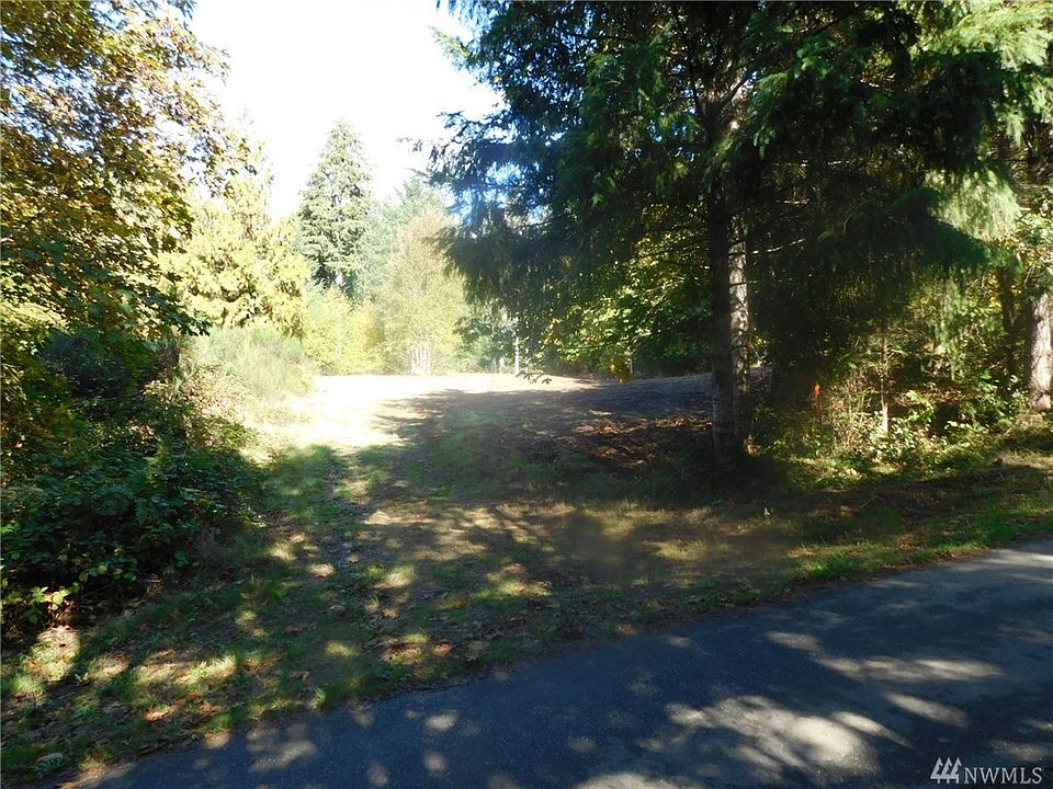2nd image of 5 NE Seitz Dr