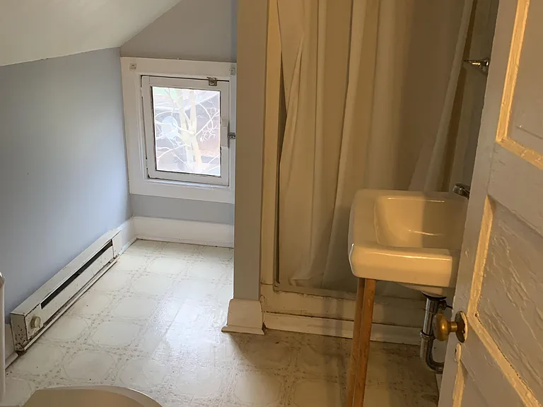 320 W Stephen St #A — Photo 8
