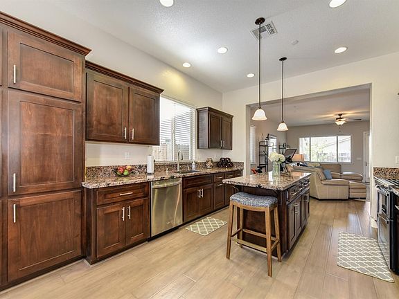 5th image of 2915 Laredo Dr