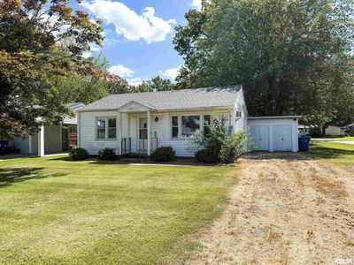 225 Hickory St, Flora, IL, 62839