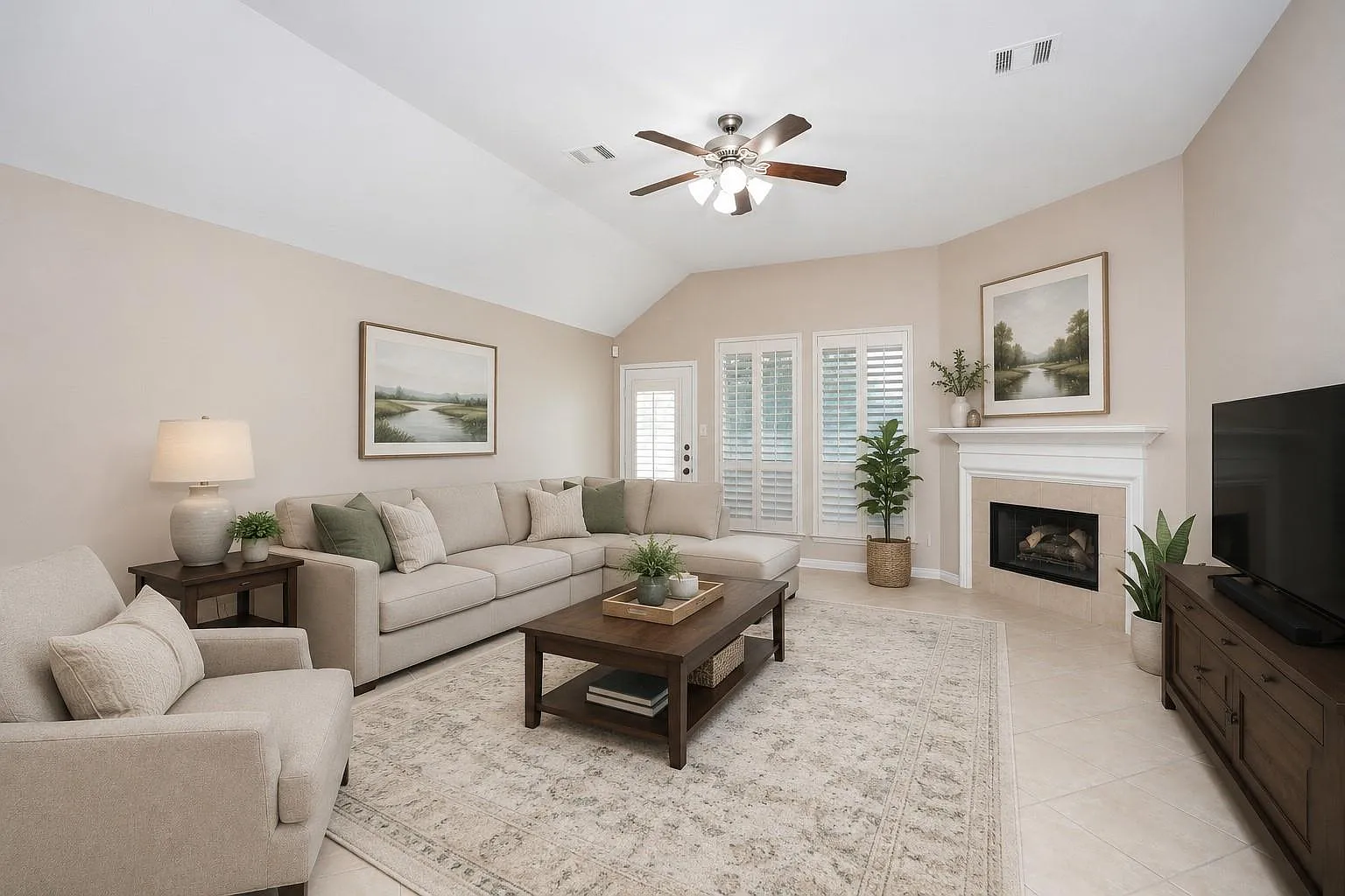4 bed, 2504 sqft, $2,485 — Photo 1