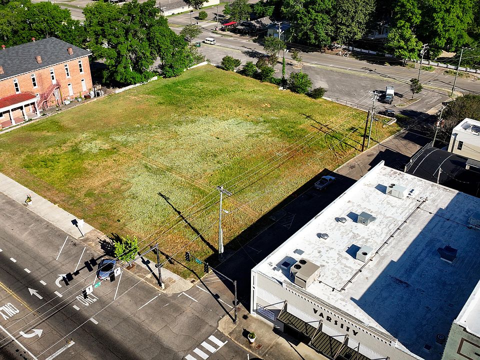 1st image of 321 Main St