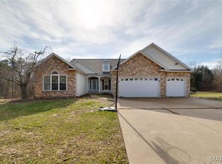 52 Cedar Branch Ln, Wentzville, MO 63385